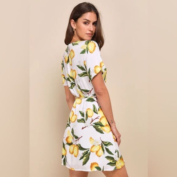 Lulus NWT A La Tart White and Yellow Lemon Print Wrap Dress size M - Picture 3 of 5